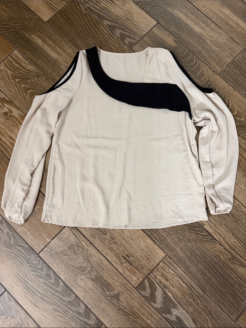 Cold-Shoulder Two-Tone Scoop Neck Blouse - XL